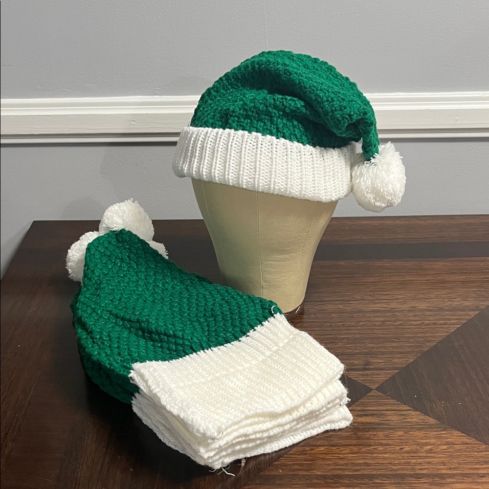 CROCHET GREEN SANTA HATS CHRISTMAS HATS SET OF 6 new